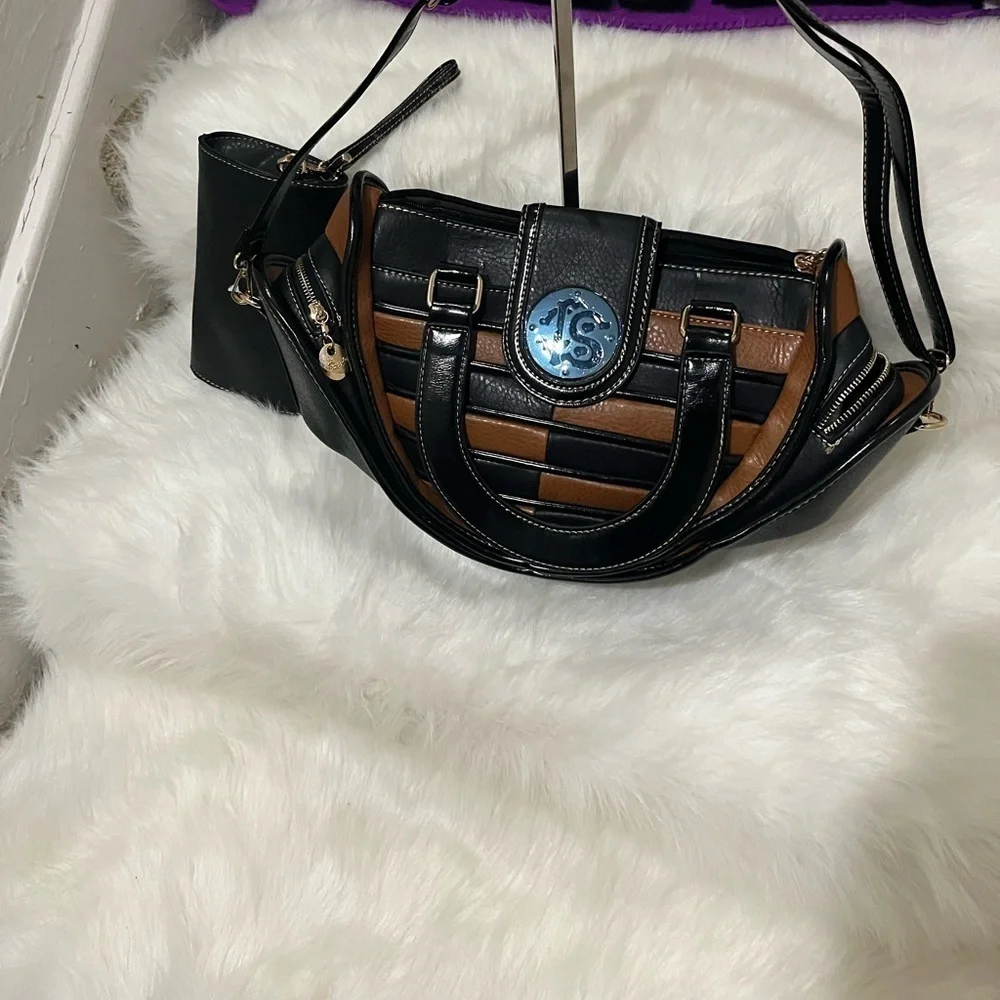 High Fashion Shoulder bag duo with small crossbody purse- NWOT